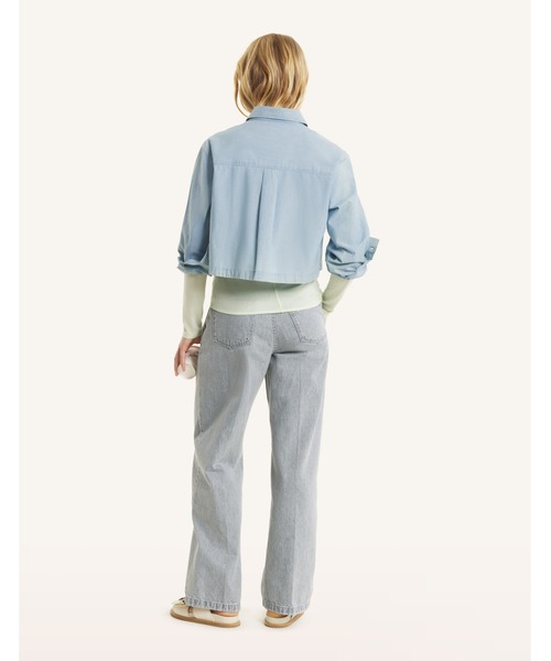 Maison Kitsune（メゾンキツネ）の「BABY FOX CROPPED SHIRT（シャツ/ブラウス・レディース・ライトブルー・38/36/34）」の5枚目の写真