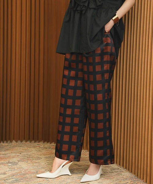 ELFRANK(エルフランク)の「タッターチェックワイドパンツ ウエストゴム 洗える《着用動画あり》(その他パンツ・レディース・ブラウン系その他/ホワイト×ブラック・L/M/S)」の11枚目の写真