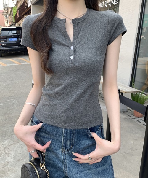 2ly2(トゥーリートゥー)の「ヘンリーネックTシャツ 半袖 リブ素材 前ボタン コンパクトトップス(Tシャツ/カットソー・レディース・ホワイト/グレー/ネイビー・FREE)」の1枚目の写真