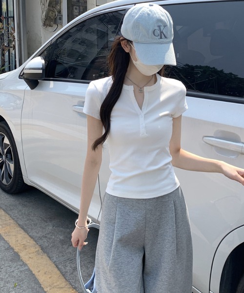 2ly2(トゥーリートゥー)の「ヘンリーネックTシャツ 半袖 リブ素材 前ボタン コンパクトトップス(Tシャツ/カットソー・レディース・ホワイト/グレー/ネイビー・FREE)」の6枚目の写真