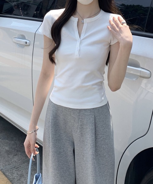 2ly2(トゥーリートゥー)の「ヘンリーネックTシャツ 半袖 リブ素材 前ボタン コンパクトトップス(Tシャツ/カットソー・レディース・ホワイト/グレー/ネイビー・FREE)」の7枚目の写真