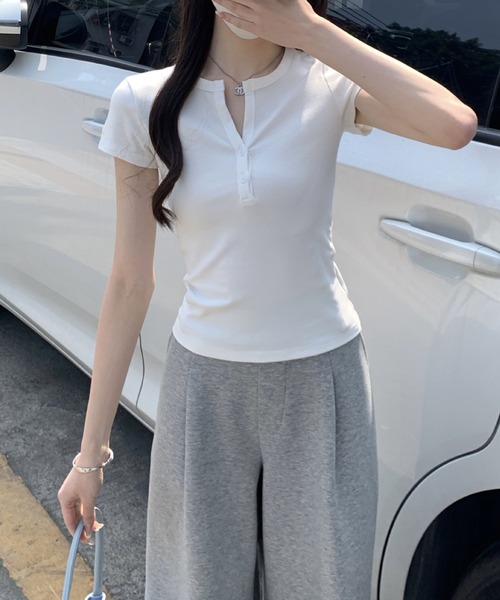 2ly2(トゥーリートゥー)の「ヘンリーネックTシャツ 半袖 リブ素材 前ボタン コンパクトトップス(Tシャツ/カットソー・レディース・ホワイト/グレー/ネイビー・FREE)」の8枚目の写真
