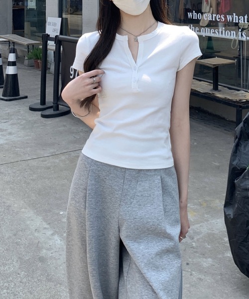 2ly2(トゥーリートゥー)の「ヘンリーネックTシャツ 半袖 リブ素材 前ボタン コンパクトトップス(Tシャツ/カットソー・レディース・ホワイト/グレー/ネイビー・FREE)」の9枚目の写真
