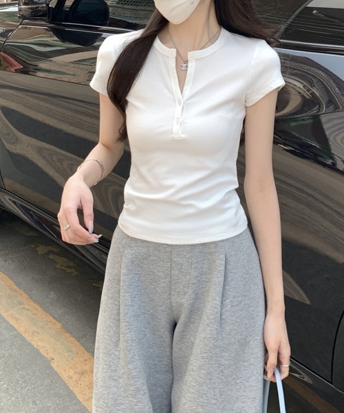 2ly2(トゥーリートゥー)の「ヘンリーネックTシャツ 半袖 リブ素材 前ボタン コンパクトトップス(Tシャツ/カットソー・レディース・ホワイト/グレー/ネイビー・FREE)」の10枚目の写真