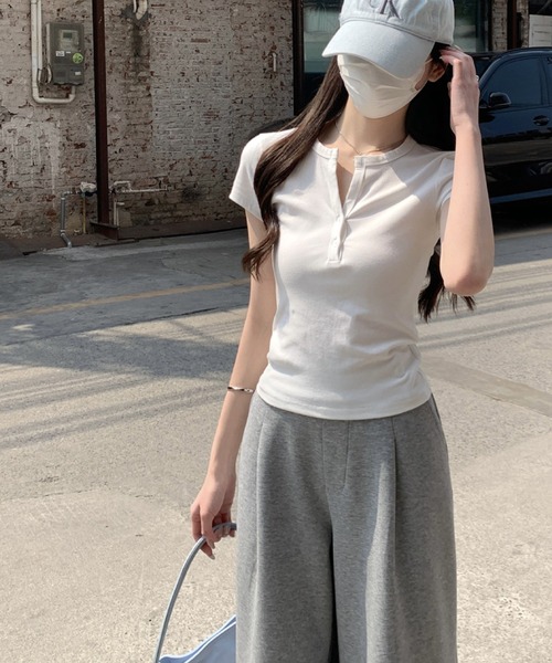 2ly2(トゥーリートゥー)の「ヘンリーネックTシャツ 半袖 リブ素材 前ボタン コンパクトトップス(Tシャツ/カットソー・レディース・ホワイト/グレー/ネイビー・FREE)」の12枚目の写真