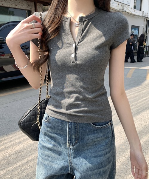 2ly2(トゥーリートゥー)の「ヘンリーネックTシャツ 半袖 リブ素材 前ボタン コンパクトトップス(Tシャツ/カットソー・レディース・ホワイト/グレー/ネイビー・FREE)」の13枚目の写真