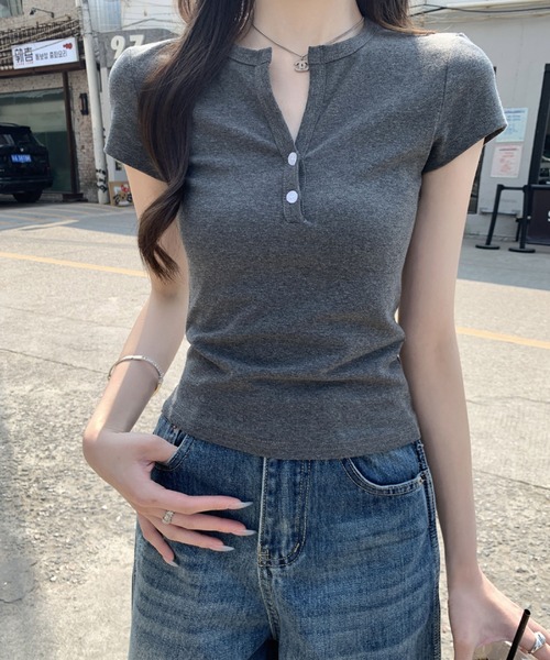 2ly2(トゥーリートゥー)の「ヘンリーネックTシャツ 半袖 リブ素材 前ボタン コンパクトトップス(Tシャツ/カットソー・レディース・ホワイト/グレー/ネイビー・FREE)」の17枚目の写真