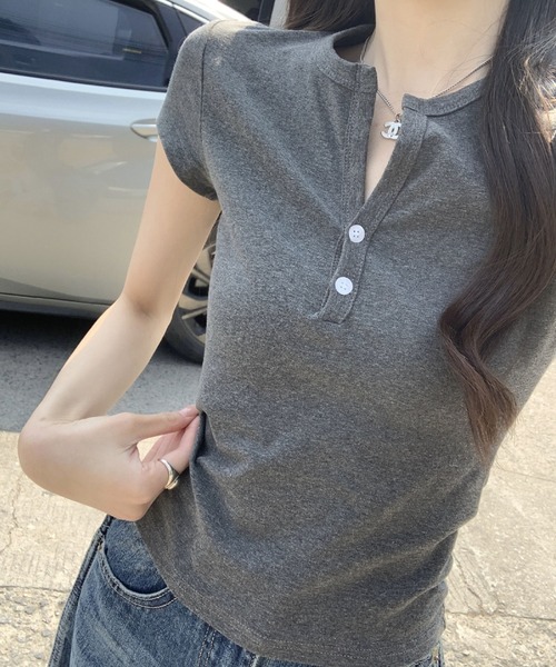 2ly2(トゥーリートゥー)の「ヘンリーネックTシャツ 半袖 リブ素材 前ボタン コンパクトトップス(Tシャツ/カットソー・レディース・ホワイト/グレー/ネイビー・FREE)」の19枚目の写真