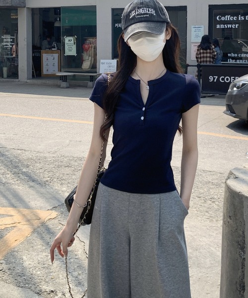 2ly2(トゥーリートゥー)の「ヘンリーネックTシャツ 半袖 リブ素材 前ボタン コンパクトトップス(Tシャツ/カットソー・レディース・ホワイト/グレー/ネイビー・FREE)」の22枚目の写真