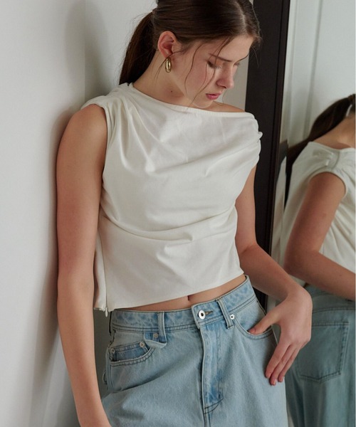 ORGUE（オルグ）の「Drape one-shoulder cut tops/ドレープワンショルダーカットトップス（Tシャツ/カットソー・レディース・ホワイト/サックスブルー/ブラック・FREE）」の9枚目の写真