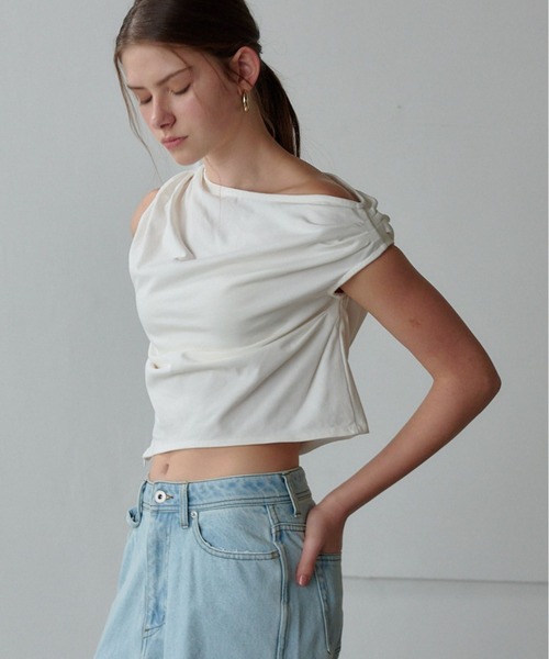 ORGUE（オルグ）の「Drape one-shoulder cut tops/ドレープワンショルダーカットトップス（Tシャツ/カットソー・レディース・ホワイト/サックスブルー/ブラック・FREE）」の12枚目の写真