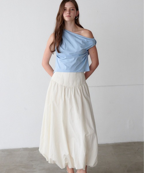 ORGUE（オルグ）の「Drape one-shoulder cut tops/ドレープワンショルダーカットトップス（Tシャツ/カットソー・レディース・ホワイト/サックスブルー/ブラック・FREE）」の4枚目の写真