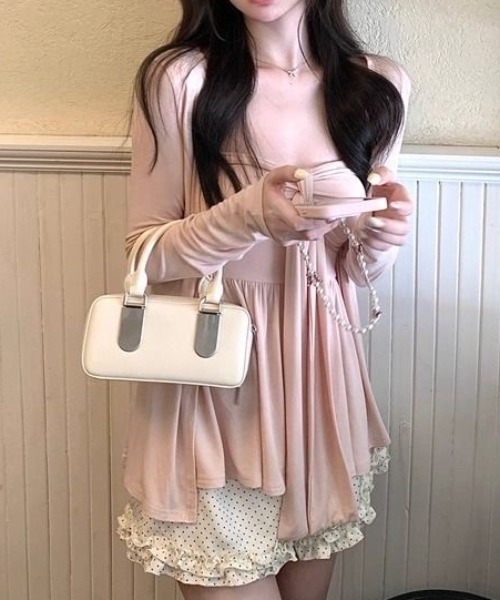 ViViDAY(ビビデー)の「【2点セット】カップ付きノースリーブリボンキャミソール+カーディガン(Tシャツ/カットソー・レディース・ピンク・M)」の2枚目の写真