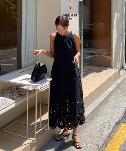 Aelina（エリナ）の「ホルターネックパンチングレースワンピース（ワンピース・レディース・ブラック・FREE）」の9枚目の写真