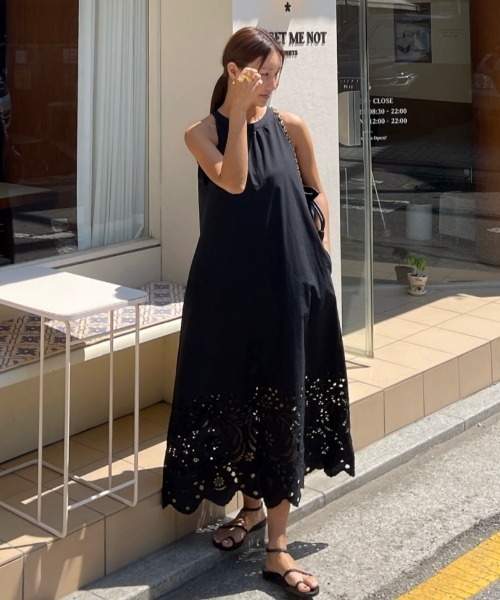 Aelina（エリナ）の「ホルターネックパンチングレースワンピース（ワンピース・レディース・ブラック・FREE）」の12枚目の写真