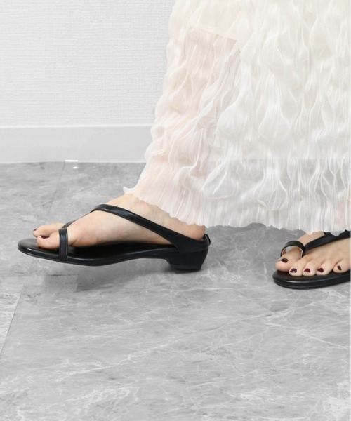 THE CELL.(ザセルドット)の「サムループ ナローストラップサンダル THUMB LOOP NARROW STRAP SANDALS(サンダル・レディース・ブラック・37/35/39)」の5枚目の写真