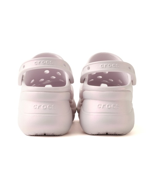crocs（クロックス）の「crocs Bae Iridescent Clog / クロックス ベイ イリディセント クロッグ（サンダル・レディース・ライトパープル・25.0cm/22.0cm/23.0cm/24.0cm）」の3枚目の写真