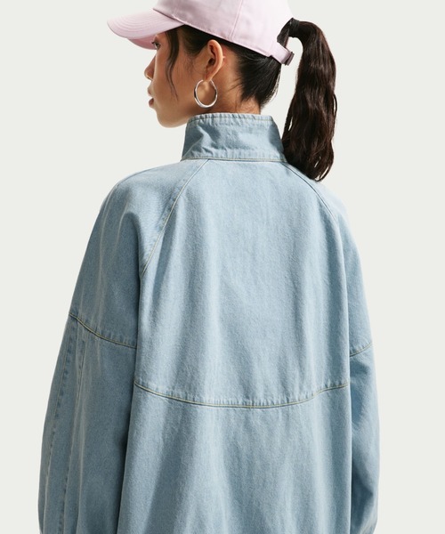 NIKE（ナイキ）の「NIKE AS W NK WR DENIM JKT / ナイキ ウィメンズ WR デニム ジャケット 【SP】（デニムジャケット・レディース・ライトインディゴブルー・S/M/L）」の9枚目の写真