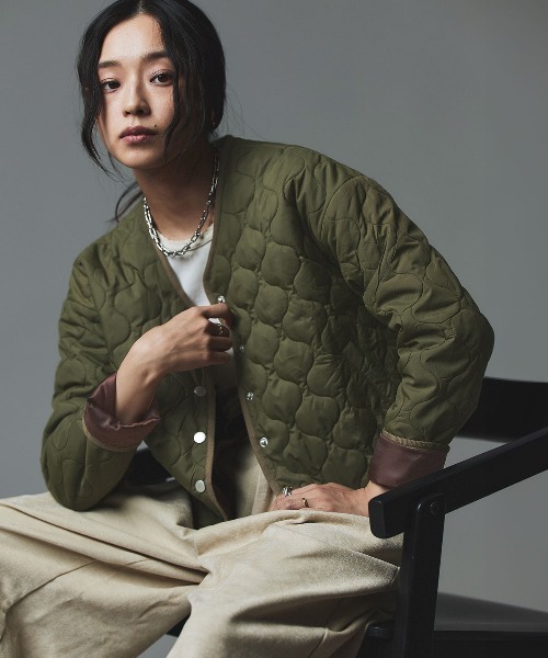 W:Huku(フーク)の「オニオン キルト コンパクト インナーダウン カーディガン / Onion Quilt Compact Cardigan(ブルゾン・レディース・カーキ/ブラック/ライトベージュ・L/M)」の3枚目の写真