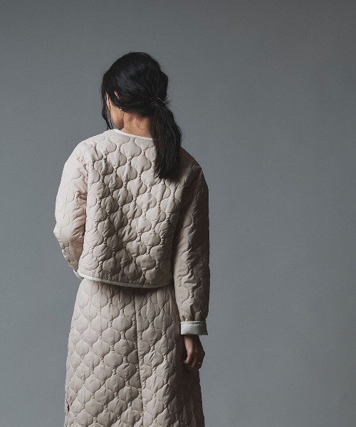 W:Huku(フーク)の「オニオン キルト コンパクト インナーダウン カーディガン / Onion Quilt Compact Cardigan(ブルゾン・レディース・カーキ/ブラック/ライトベージュ・L/M)」の18枚目の写真