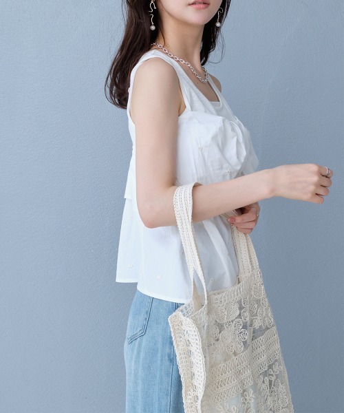 Rejoule(リジュール)の「ショート丈 フラワー刺繍キャミビスチェ(キャミソール・レディース・ネイビー/アイボリー/ライトブルー・FREE)」の6枚目の写真