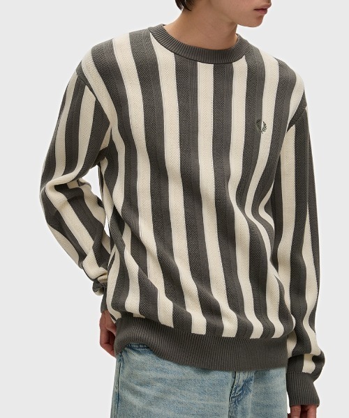 FRED PERRY（フレッドペリー）の「Textured Stripe Jumper／テクスチャードストライプジャンパー（ニット/セーター・メンズ・ダークオリーブ・S/M/L）」の2枚目の写真