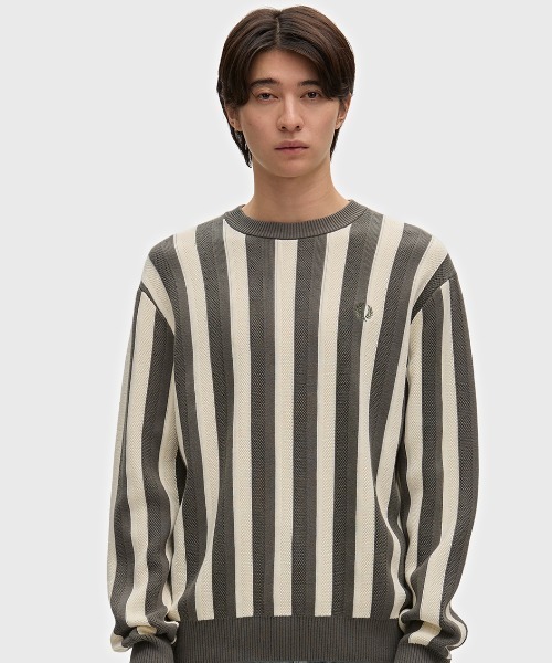 FRED PERRY（フレッドペリー）の「Textured Stripe Jumper／テクスチャードストライプジャンパー（ニット/セーター・メンズ・ダークオリーブ・S/M/L）」の4枚目の写真