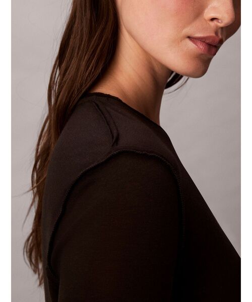 Calvin Klein(カルバン・クライン)の「長袖Tシャツ - ロングスリーブトップ(Tシャツ/カットソー・レディース・イエロー×グリーン/ブラック・XS/S/M)」の9枚目の写真