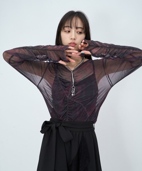 HARE(ハレ)の「ギャザーシアーVネックカットソー(HARE)(Tシャツ/カットソー・レディース・レッド/ブルー・FREE)」の12枚目の写真