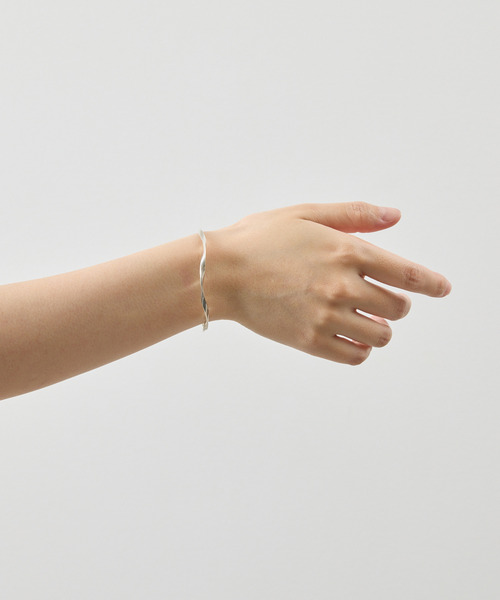 And A(アンドエー)の「And A アンドエー / SVPT BANGLE シルバー925プレーティングバングル / AA-BG-36(バングル/リストバンド・メンズ・シルバー・FREE)」の3枚目の写真