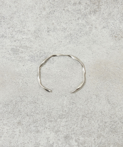 And A(アンドエー)の「And A アンドエー / SVPT BANGLE シルバー925プレーティングバングル / AA-BG-36(バングル/リストバンド・メンズ・シルバー・FREE)」の6枚目の写真