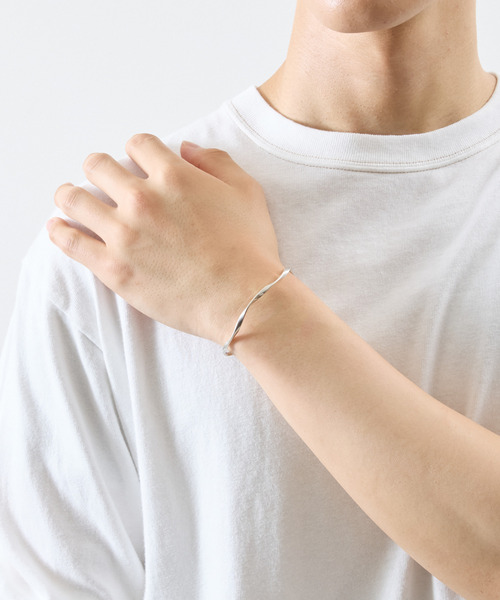 And A(アンドエー)の「And A アンドエー / SVPT BANGLE シルバー925プレーティングバングル / AA-BG-36(バングル/リストバンド・メンズ・シルバー・FREE)」の12枚目の写真