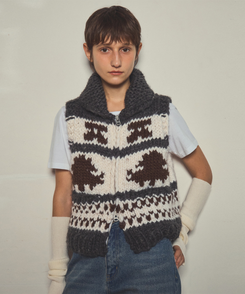 OURNOSTALGIA（アワー ノスタルジア）の「real handmade cowichan knit vest zip-up_Charcoal（ニット/セーター・レディース・チャコール・OS）」の3枚目の写真