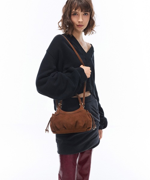 CHARLES & KEITH(チャールズ & キース)の「Lillith ミニリリス ドローストリング トートバッグ(トートバッグ・レディース・ダークブラウン系5・S)」の1枚目の写真