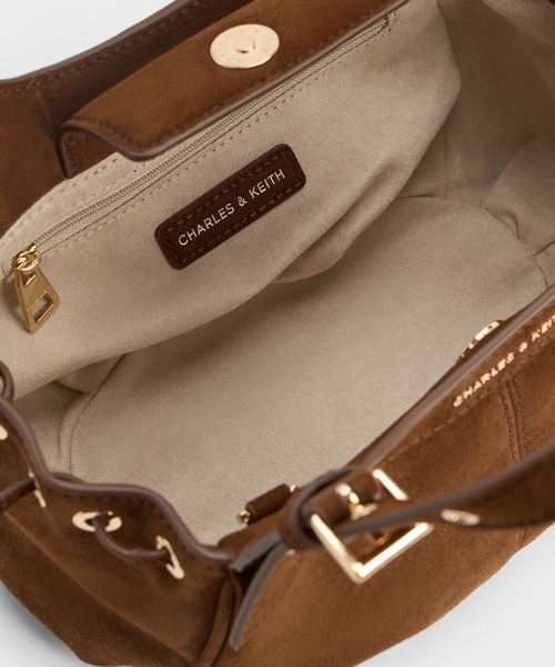 CHARLES & KEITH(チャールズ & キース)の「Lillith ミニリリス ドローストリング トートバッグ(トートバッグ・レディース・ダークブラウン系5・S)」の11枚目の写真