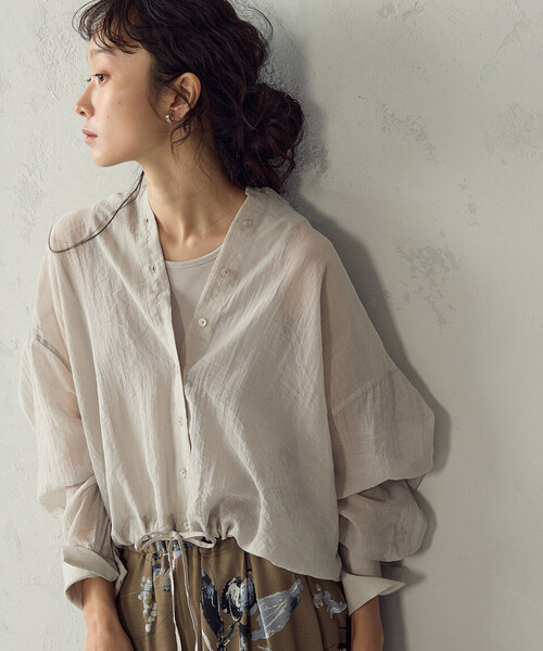 COMME CA ISM(コムサイズム)の「【セットアイテム】シアーシャツ+タンクトップ(Tシャツ/カットソー・レディース・キャメル/ライトグレー/グリーン/ネイビー・MEDIUM/LARGE)」の2枚目の写真