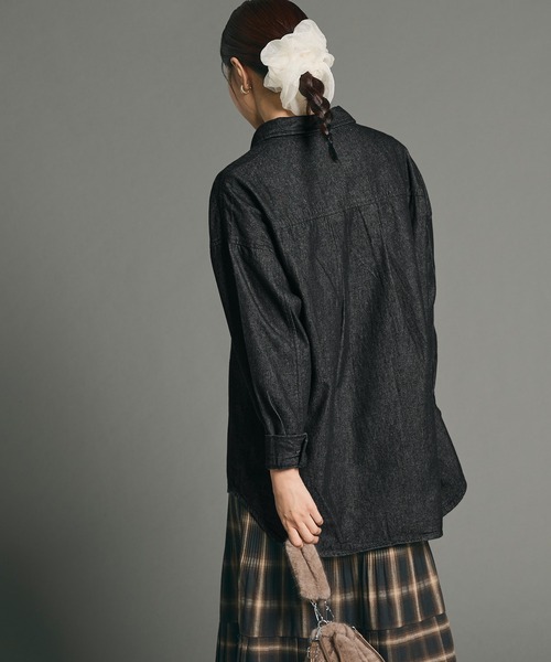 coca(coca)(コカ)の「オーバーサイズデニムシャツ(シャツ/ブラウス・レディース・ブルー/ブラック・L/M/S)」の15枚目の写真