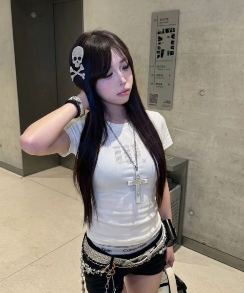 SHEPP(シープ)の「【Y2K】バックエンジェルラインストーンタイトチビTシャツ(Tシャツ/カットソー・レディース・ブラック/ホワイト・L/M)」の18枚目の写真