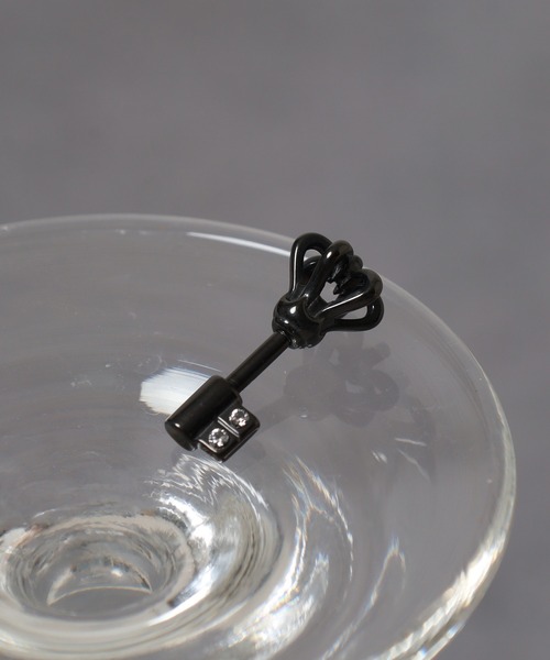 EVER METAL(エバーメタル ever metal EVER METAL)の「EVERMETAL アンテナヘリックス ボディピアス 金属アレルギー対応 サージカルステンレス 316L 日本製(ピアス(片耳用)・メンズ・ゴールド系1/シルバー系6/ブラック系4/ブラック系6/ブラック系2/ブラック系1/ブラック系5/ゴールド系2/シルバー系4/ゴールド系6/シルバー系2/ゴールド系5/シルバー系5/シルバー系1/シルバー系3/ブラック系3/ゴールド系3/ゴールド系4・FREE)」の7枚目の写真