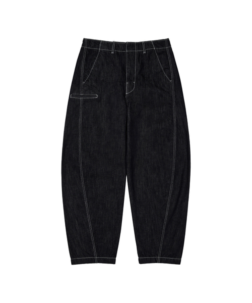 DEINET(ダイニット)の「DEINET CURVED DENIM PANTS IN INDIGO(デニムパンツ・レディース・その他・M)」の1枚目の写真