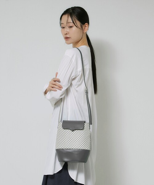 HIROKO HAYASHI（ヒロコハヤシ）の「STILLA（スティラ）ショルダーバッグ（ショルダーバッグ・レディース・ホワイト系3・00）」の3枚目の写真