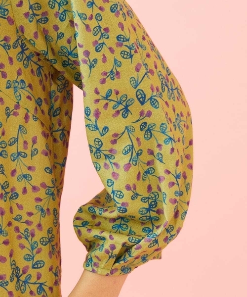 Jocomomola(ホコモモラ)の「Performance フラワープリントブラウス(シャツ/ブラウス・レディース・ネイビー/マスタード・40)」の9枚目の写真