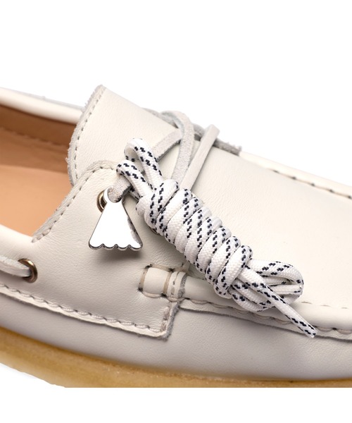 Clarks(クラークス)の「GODNEY BOAT. WHITE GRAIN LEA(スニーカー・レディース・ホワイト・23.5cm/24.0cm/22.5cm/23.0cm/25.0cm/24.5cm)」の2枚目の写真