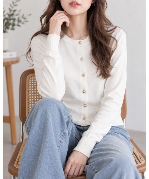 FAZVY(ファズビー)の「秋の品格をひとさじ ゴールドボタンニットカーディガン(カーディガン/ボレロ・レディース・ブラック/ベージュ/グレー/ホワイト/グリーン・FREE)」の14枚目の写真