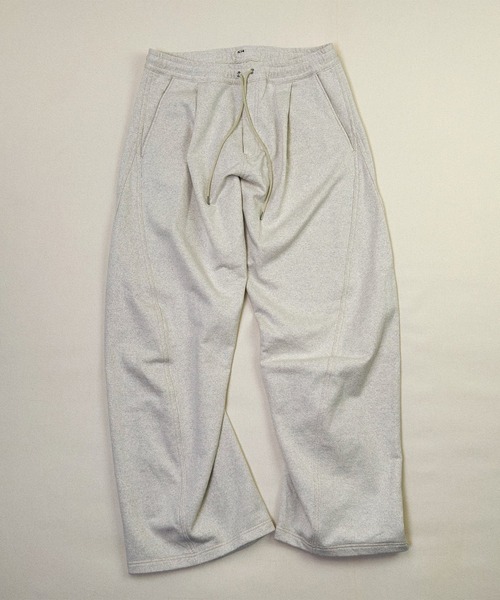 KHOKI(コッキ)の「【KHOKI】3D cutting sweat pants(スウェットパンツ・メンズ・ブラック/ダークグレー/アイボリー・3/2/1)」の2枚目の写真