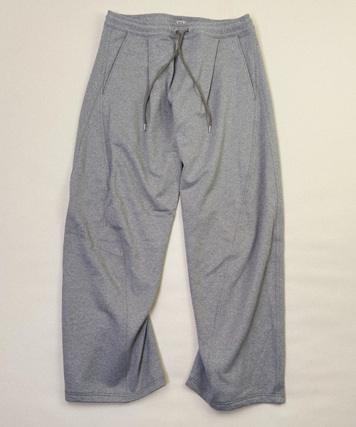 KHOKI(コッキ)の「【KHOKI】3D cutting sweat pants(スウェットパンツ・メンズ・ブラック/ダークグレー/アイボリー・3/2/1)」の3枚目の写真