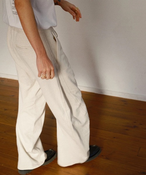 KHOKI(コッキ)の「【KHOKI】3D cutting sweat pants(スウェットパンツ・メンズ・ブラック/ダークグレー/アイボリー・3/2/1)」の9枚目の写真
