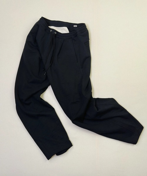 KHOKI(コッキ)の「【KHOKI】3D cutting sweat pants(スウェットパンツ・メンズ・ブラック/ダークグレー/アイボリー・3/2/1)」の14枚目の写真