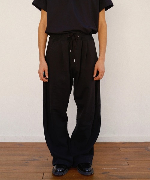KHOKI(コッキ)の「【KHOKI】3D cutting sweat pants(スウェットパンツ・メンズ・ブラック/ダークグレー/アイボリー・3/2/1)」の15枚目の写真