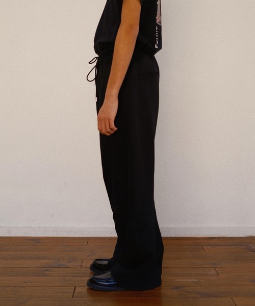 KHOKI(コッキ)の「【KHOKI】3D cutting sweat pants(スウェットパンツ・メンズ・ブラック/ダークグレー/アイボリー・3/2/1)」の16枚目の写真